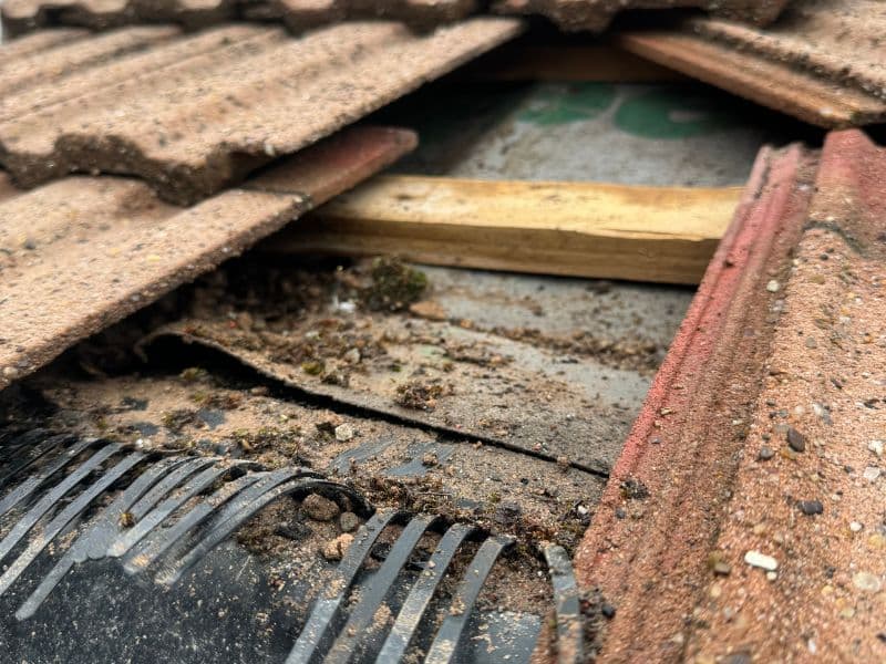 Roof Repairs (Tile, Slate, Flat, Metal) - Professional service in South Yorkshire